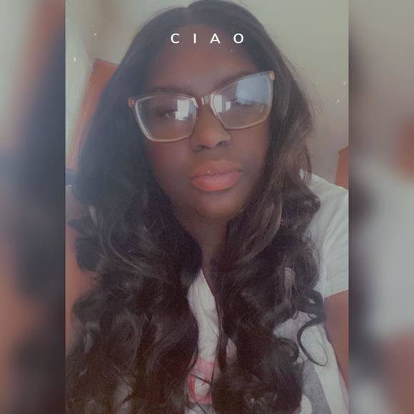 Profile Picture of Leeka Brown (@leekabrown) on Poshmark