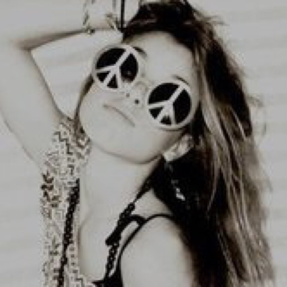 Profile Picture of Marcela Moretti (@marcelamoretti1) on Poshmark