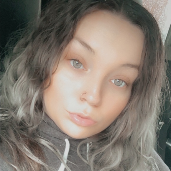 Brandy Keely - Poshmark Profile Picture of Brandy Keely (@brandykeely) on Poshmark