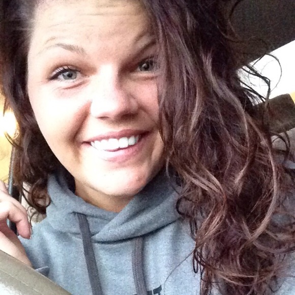 Profile Picture of Kels Heston (@kelseyheston) on Poshmark