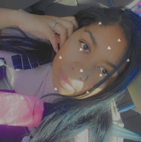 Daryl Robinson - Poshmark Profile Picture of Daryl Robinson (@roboni94) on Poshmark