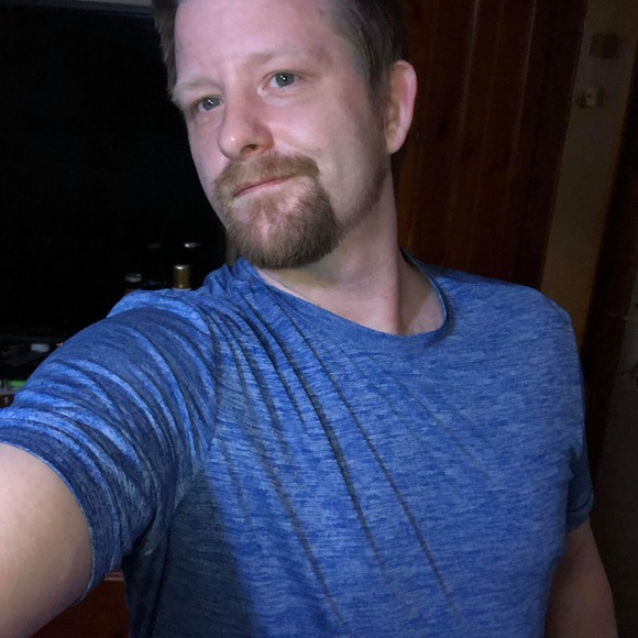 Sean Lavenduskey - Poshmark Profile Picture of Sean Lavenduskey (@sean6788) on Poshmark