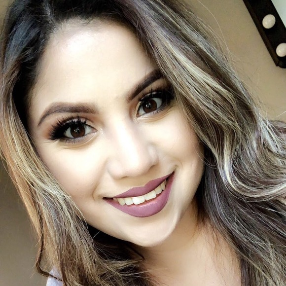 Profile Picture of Janet Velasquez (@jaayvee28) on Poshmark