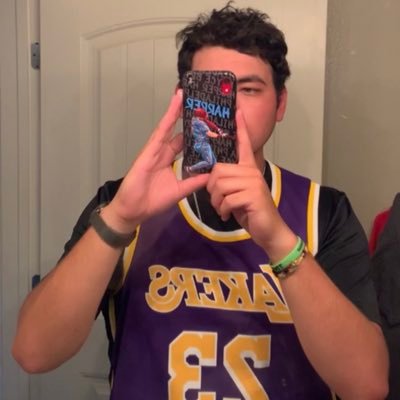 Profile Picture of Alex (@AlexCavazos8) on Twitter