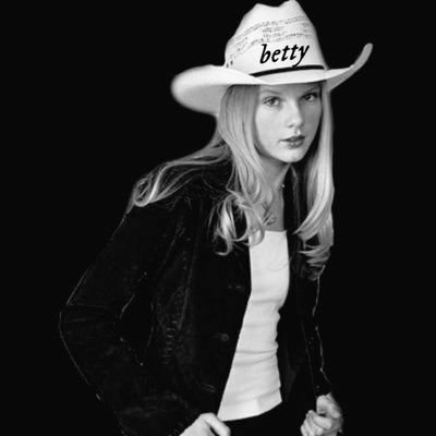 Profile Picture of Sarah⁷⟭⟬¹³💜☾¹⁰⁹ Dynamite #1 BB Hot100 ×2 ♡ (@taylovessarah13) on Twitter