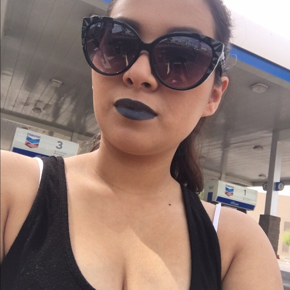 Profile Picture of Klarissa Godoy (@kladi11) on Poshmark