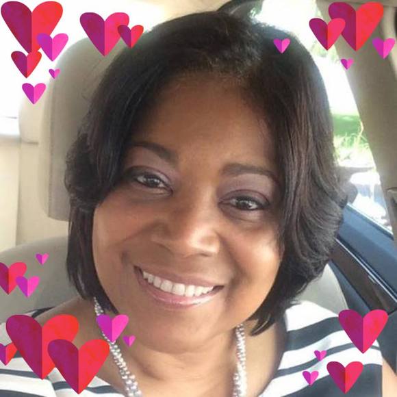 Profile Picture of Donna Darrington (@diamondzzr) on Poshmark