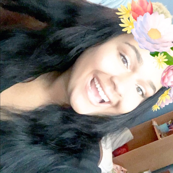 Profile Picture of Amani Moore (@manimoxo) on Poshmark