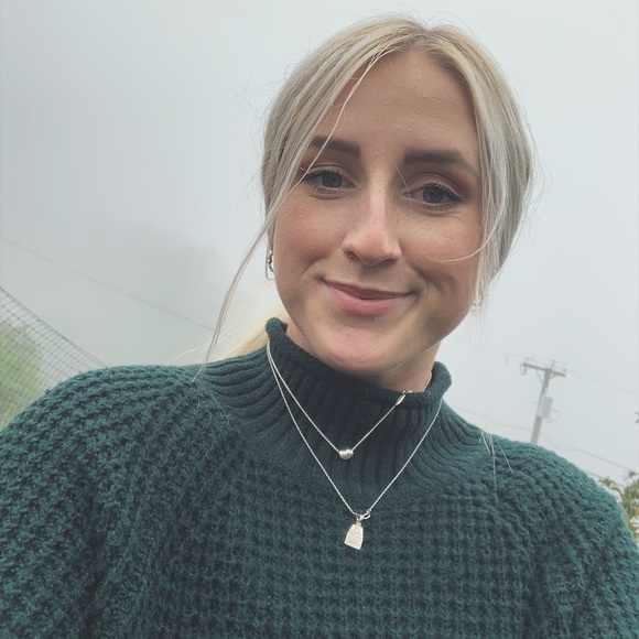 Profile Picture of Carli Glaze (@carliglazedonut) on Poshmark