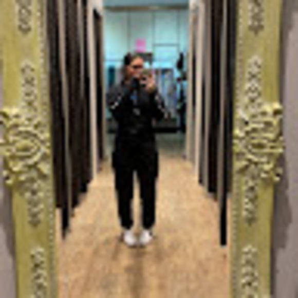 Profile Picture of Chanel Pearson (@chanelpearson07) on Poshmark