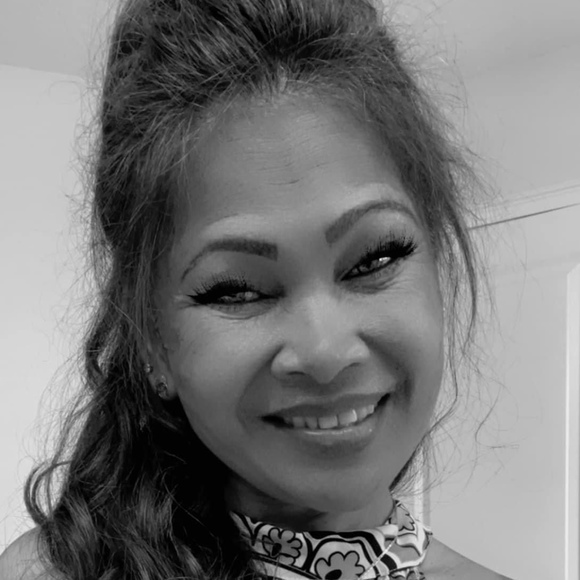 Doris Zillmann - Poshmark Profile Picture of Doris Zillmann (@lild_zill2021) on Poshmark