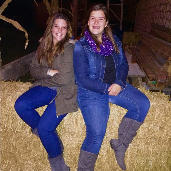 Profile Picture of M Gagnier (@mad_gags) on Poshmark