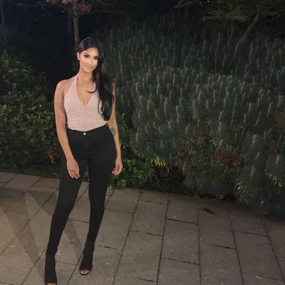 Profile Picture of Shanel Nand (@shanelalisha) on Poshmark