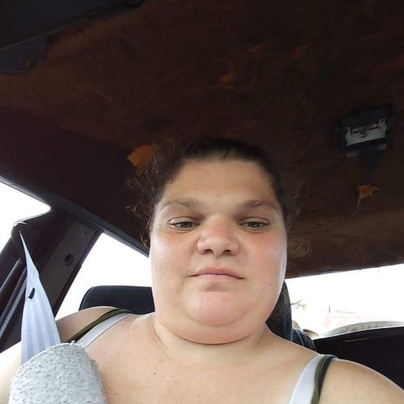 Profile Picture of April Thompson (@aprilmr1988) on Poshmark