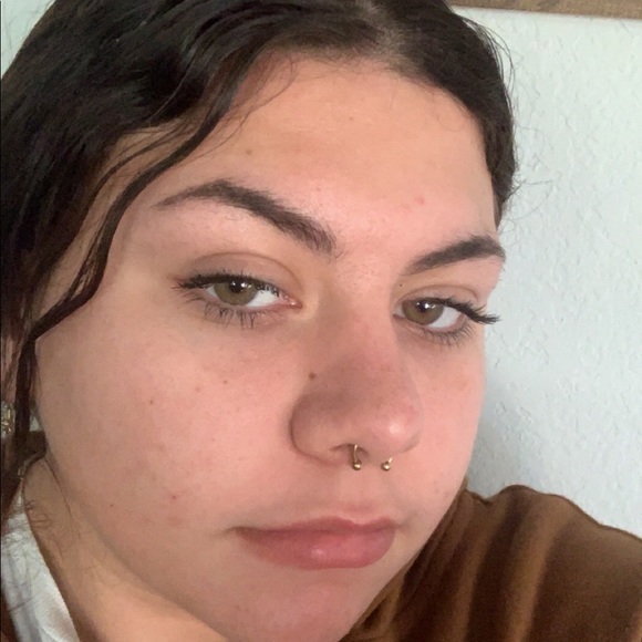 Profile Picture of Angeleahna Mejorado (@angeleahna_) on Poshmark