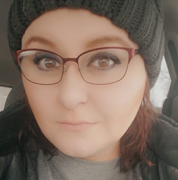 Profile Picture of Kim Makowski (@kimmakowski) on Poshmark