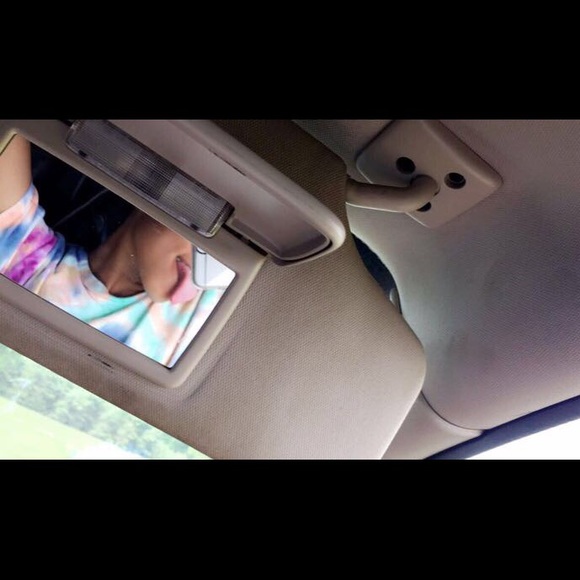 Profile Picture of Kayla Bosscher (@kayla_bosscher) on Poshmark