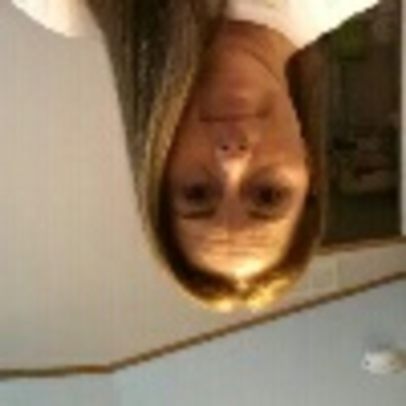 Profile Picture of Joann Wilson (@gatortail62) on Poshmark