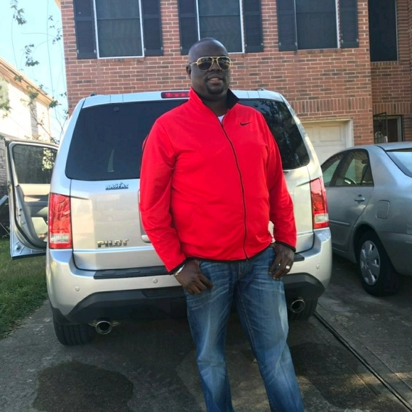 Profile Picture of Lateef Layeni (@ekerinbambam) on Poshmark