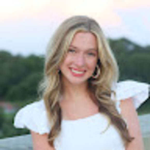 Profile Picture of C Burns (@claireburns2799) on Poshmark