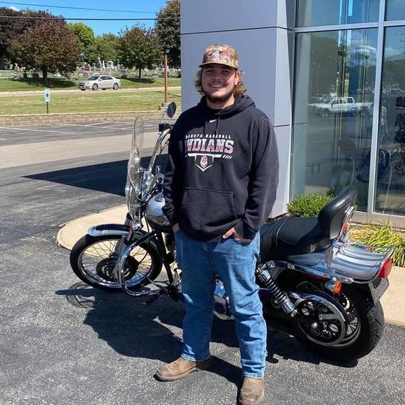 Profile Picture of Alex Zueger (@zueg45) on Poshmark