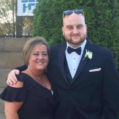 Profile Picture of Derek Bloom (@DerekMBloom) on Twitter