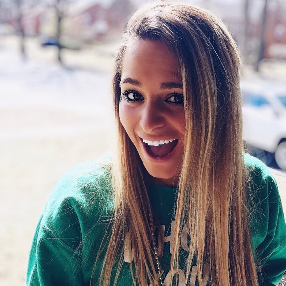 Profile Picture of Giana Dimora (@gianadimora) on Poshmark