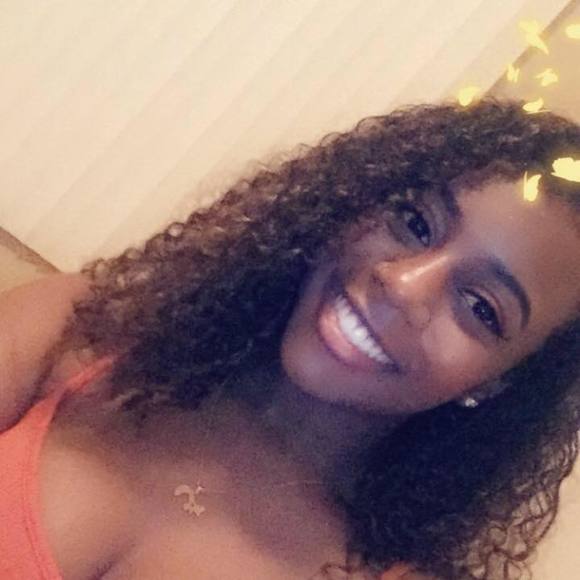 Profile Picture of Tatianna Henry (@tati_loves) on Poshmark