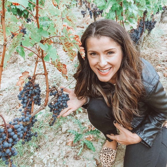 Profile Picture of Katya Karber (@katyakarber) on Poshmark