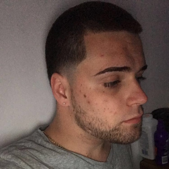 Profile Picture of Tom Stanton (@tstants) on Poshmark