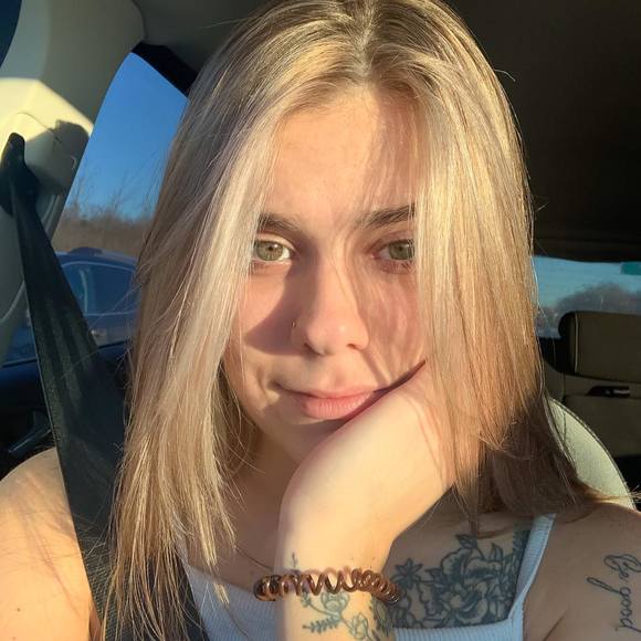 Profile Picture of Jennifer Swenson (@jenniferswenns) on Poshmark