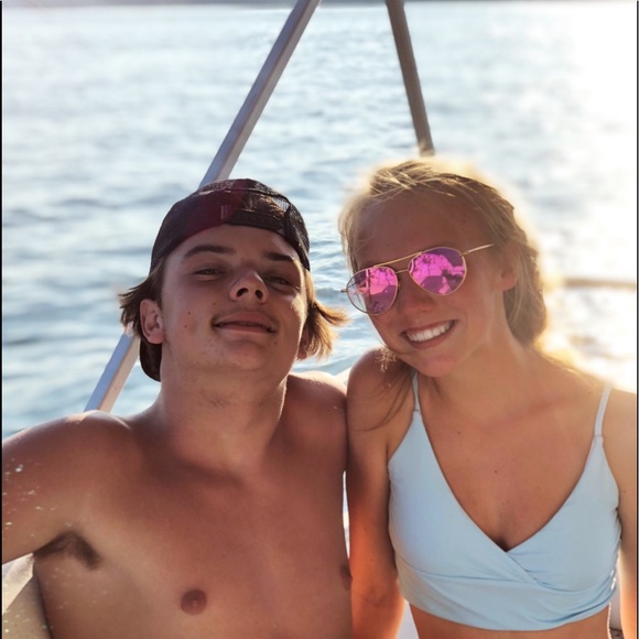 Aryiah Garretson - Poshmark Profile Picture of Aryiah Garretson (@aryiahgarretson) on Poshmark