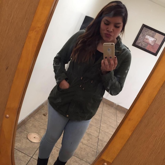 Profile Picture of Jessica Aguilar (@yesk1561) on Poshmark