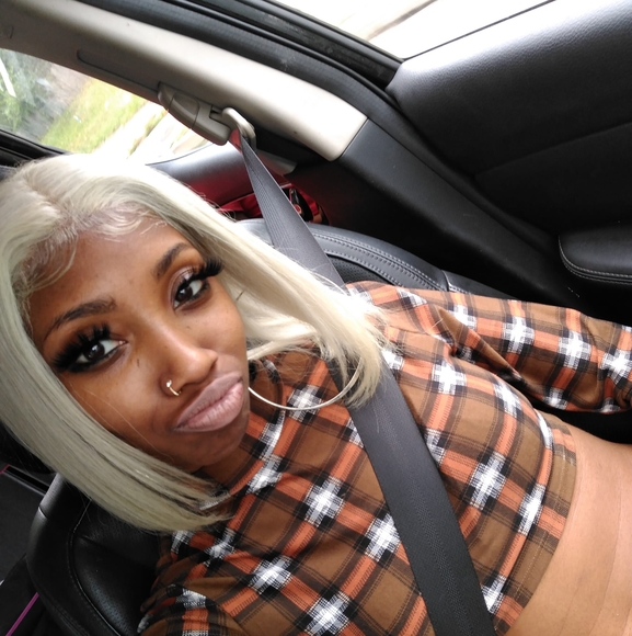 Vella Trustnoone - Poshmark Profile Picture of Vella Trustnoone (@vella123) on Poshmark