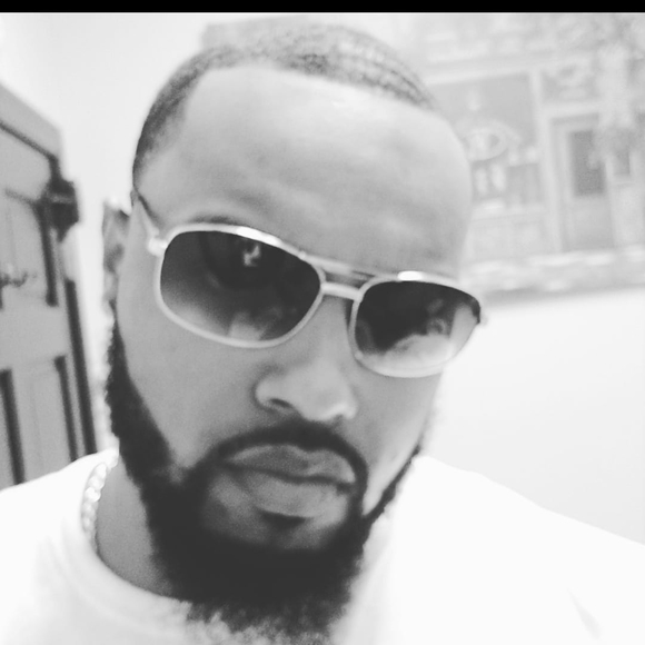 Profile Picture of Chris Banks (@mrbangz99) on Poshmark