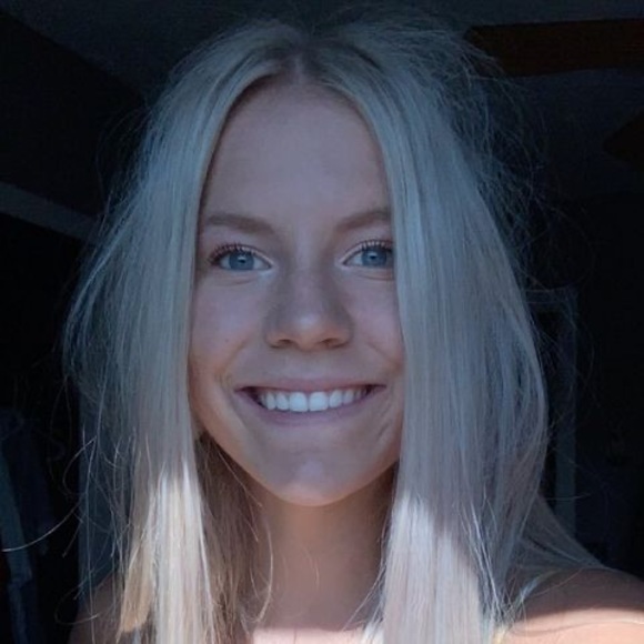 Profile Picture of Brooke Craynon (@craynonb) on Poshmark