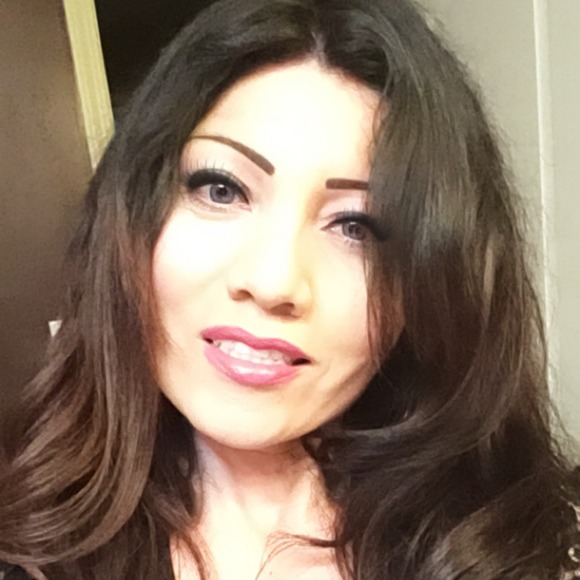 Profile Picture of Carol Aranda (@caranda1976) on Poshmark