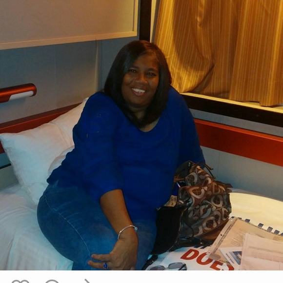 Profile Picture of Joycelyn Chase (@joycelynchase) on Poshmark