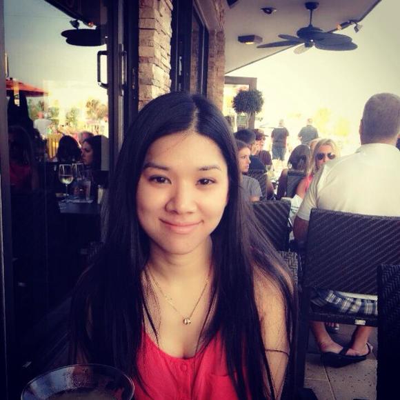 Profile Picture of Yan Zheng (@yanzheng726) on Poshmark