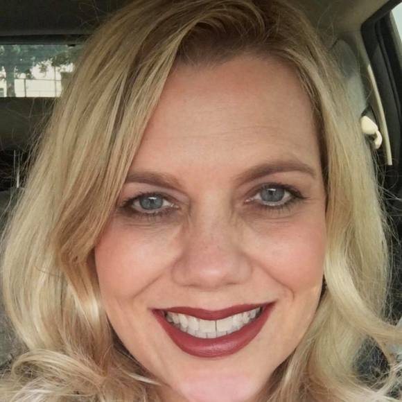 Profile Picture of Kim Meixner (@ksmeixner60) on Poshmark