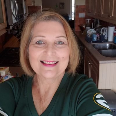 Profile Picture of Vicky Nicholson (@NicholsonVee) on Twitter