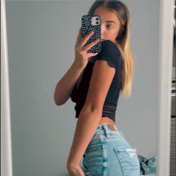 Profile Picture of Ariyanna Contrino (@ariy_contrino) on Poshmark