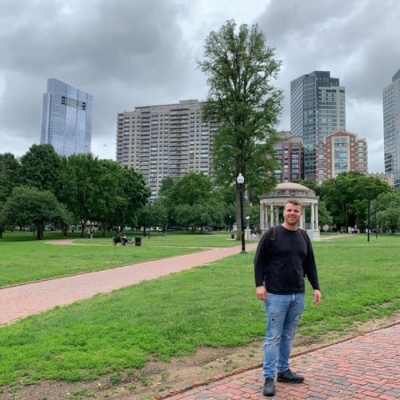 Profile Picture of Daniel Sallaku (@sallakudaniel) on Poshmark