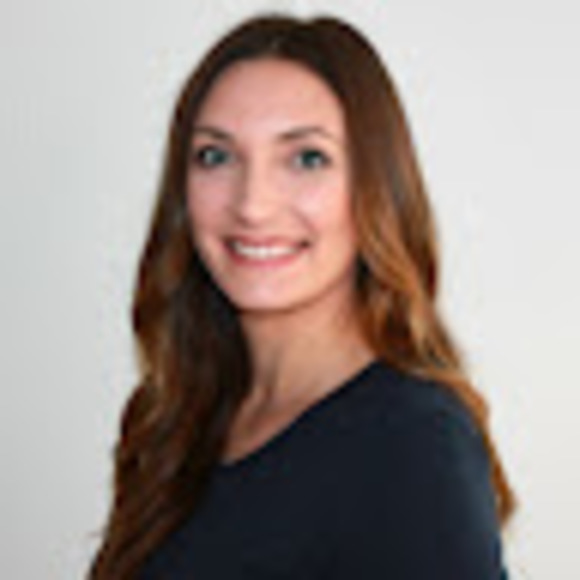 Profile Picture of Lindsay Zapinsky (@lzap91) on Poshmark