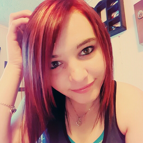 Profile Picture of Kellsie Brown (@kellsiebrown) on Poshmark