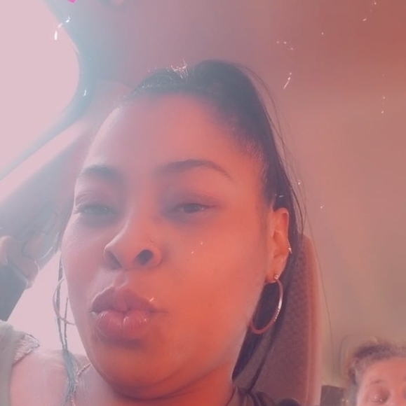 Profile Picture of Jamitra Wade (@jjwade82) on Poshmark