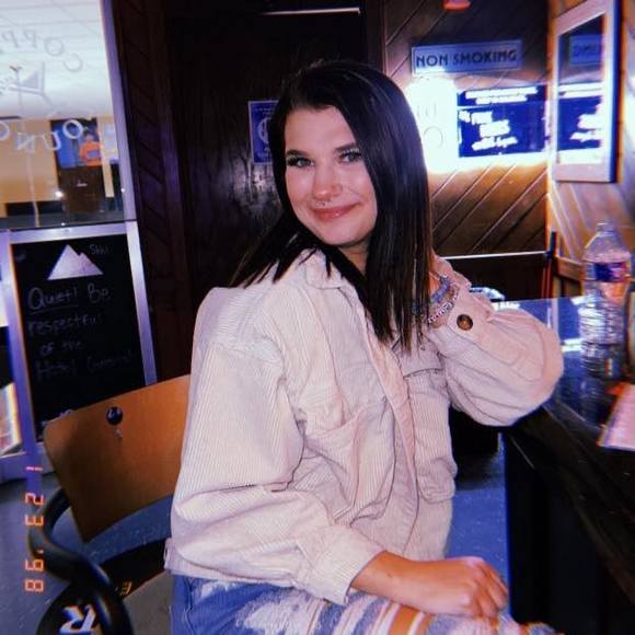 Profile Picture of Alexa Bortner (@alexa_bortner) on Poshmark