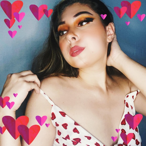 Profile Picture of Paula Parra (@heartpaps) on Poshmark