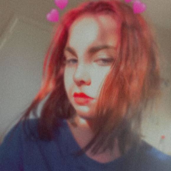 Larissa Huett - Poshmark Profile Picture of Larissa Huett (@larissahuett) on Poshmark