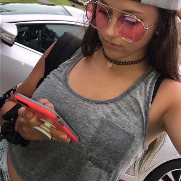 Profile Picture of Alexis Crowell (@alexisc092) on Poshmark